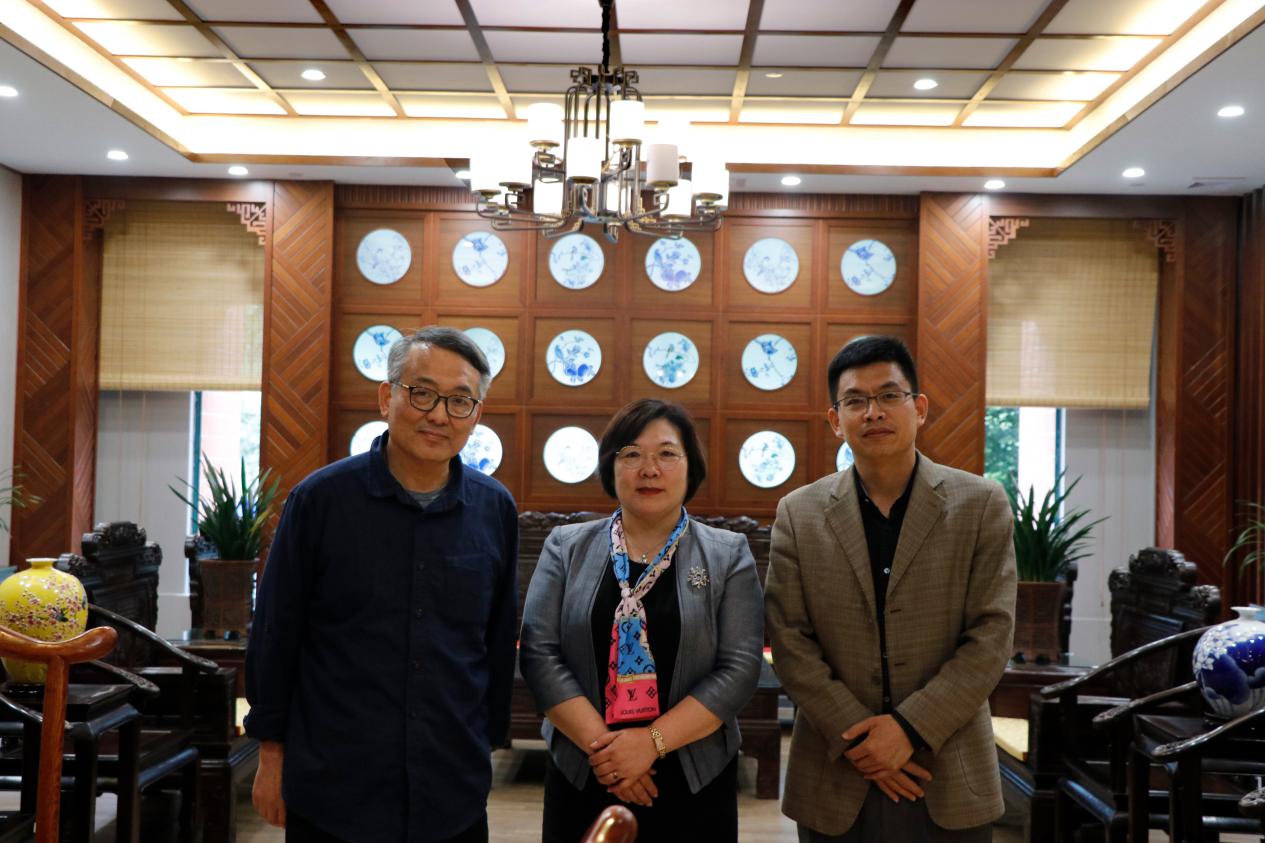 左一为张捷副校长 williamhill英国官网